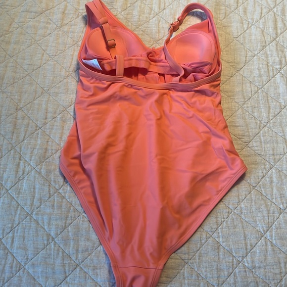 Coral one piece - Picture 6 of 7